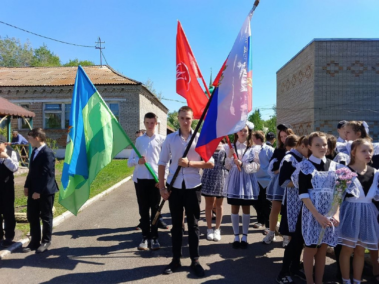 Последний звонок для выпускников 11 и 9 класса.